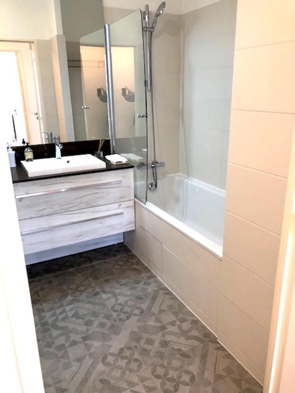 Des Batignolles Apartment